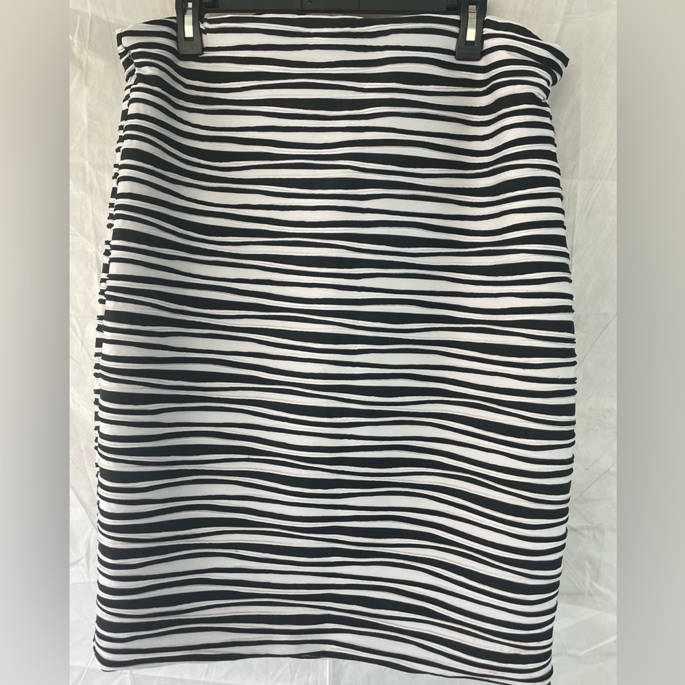 Black and white pencil skirt